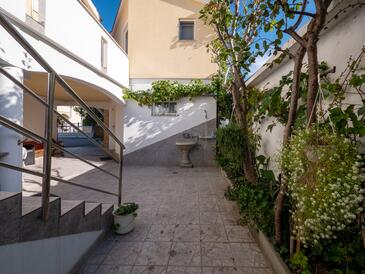 Apartments with terrace Nin, North Dalmatia