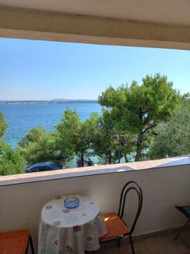 Apartments by the sea Tkon, Pašman - 5840