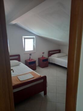 Apartments by the sea Tkon, Pašman - 5840