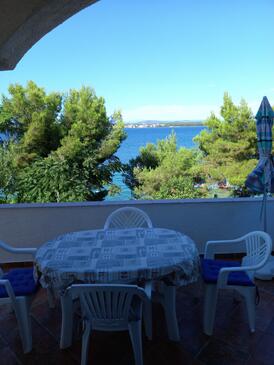 Apartments by the sea Tkon, Pašman - 5840