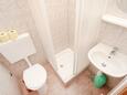 Privlaka, Bathroom in the studio-apartment, WiFi.