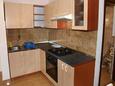 Kuchyňa Nin, Kuchyňa v ubytovacej jednotke apartment, domáci miláčikovia povolení a WiFi.