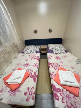 Apartments and rooms by the sea Nin, Zadar - 5858