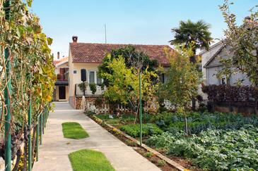 Accommodation Croatia - apartments, houses and rooms Apartments by the sea Bibinje, Zadar - 5866 Adriatic.hr