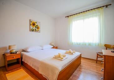 Apartments with parking space Zadar - 5870