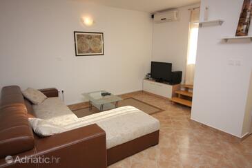 Apartments with parking space Zadar - 5876