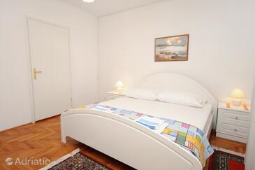 Apartments with parking space Vodice - 5890