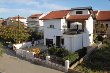 Apartment with terrace Vodice, North Dalmatia