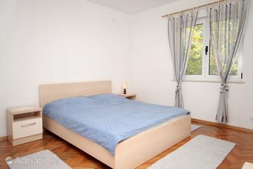 Apartments and rooms with parking space Vodice - 5891