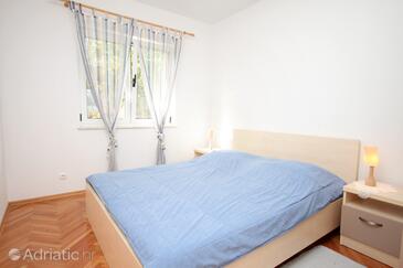 Apartments and rooms with parking space Vodice - 5891