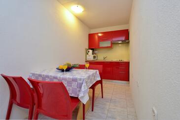 Family-friendly apartments with swimming pool Drage, Biograd - 5904