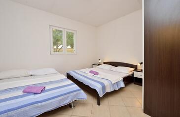 Family-friendly apartments with swimming pool Drage, Biograd - 5904