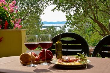 Family-friendly apartments with swimming pool Drage, Biograd - 5904