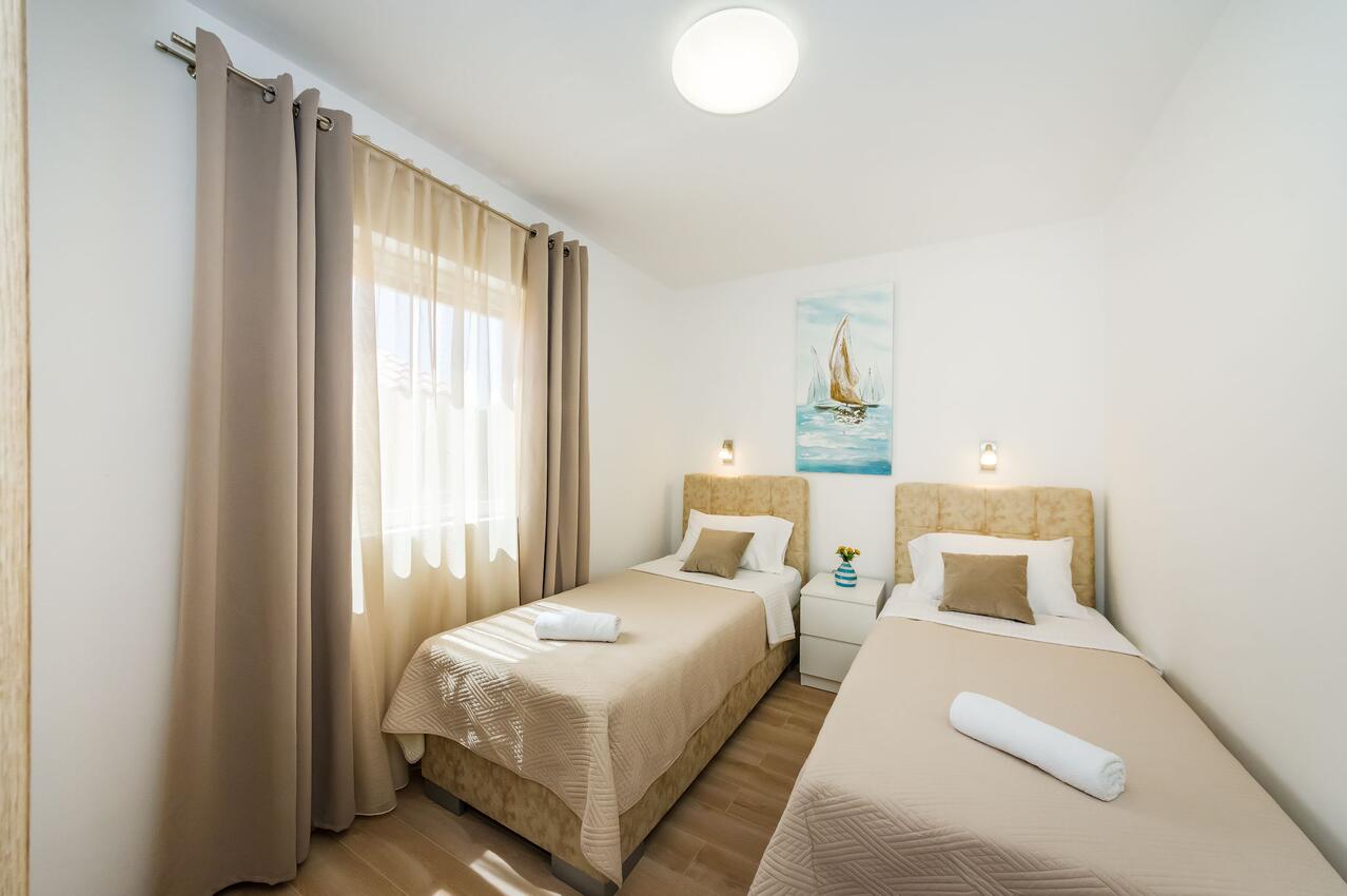 Apartmány s parkovištěm Nin, Zadar - 5936