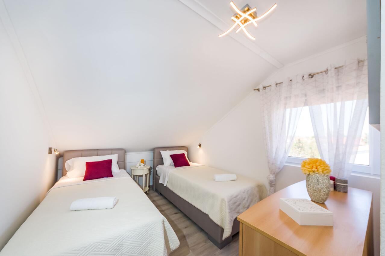 Apartmány s parkovištěm Nin, Zadar - 5936