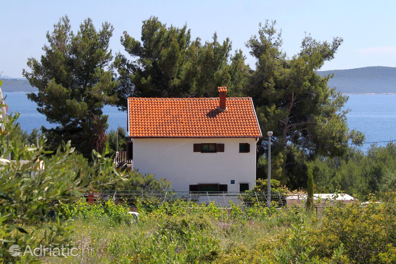 Ferienwohnungen am Meer Zavala, Hvar - 594