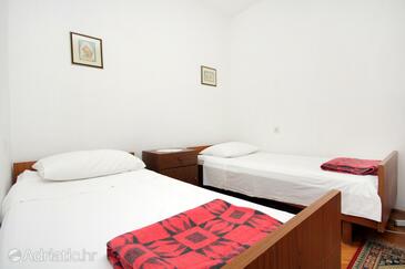 Apartments with parking space Mimice, Omiš - 5958