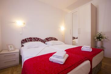 Апартаменты у моря с бассейном Округ Горни - Okrug Gornji, Чиово - Čiovo - 5960