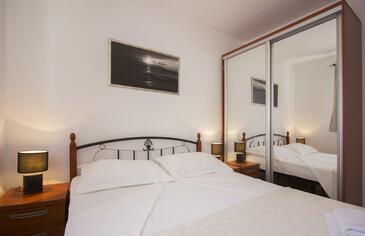 Апартаменты у моря с бассейном Округ Горни - Okrug Gornji, Чиово - Čiovo - 5960