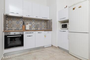 Apartments with parking space Pisak, Omiš - 5975