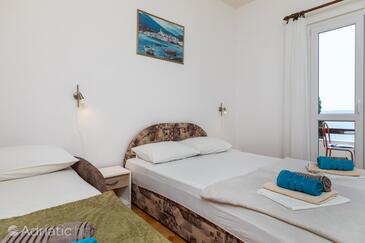 Apartments with parking space Pisak, Omiš - 5975