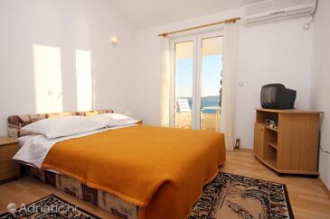 Apartments with parking space Pisak, Omiš - 5975