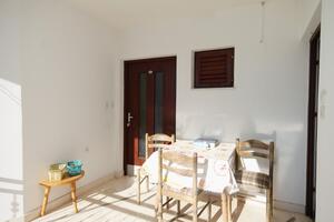 2-Zimmer-Ferienwohnung Vinisce, Trogir (A-5980-b(