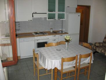 Ferienwohnungen am Meer Vinisce, Trogir - 5980