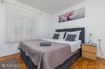 Apartmanok parkolóhellyel Omis - 5988