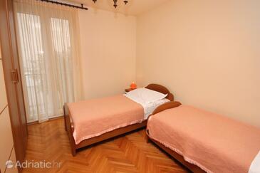 Apartments with parking space Omiš - 5989