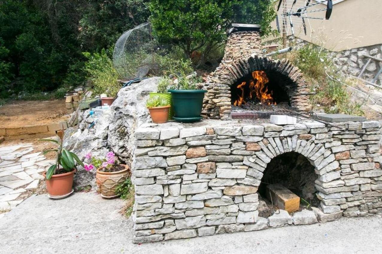 Courtyard - Apartments by the sea Sobra, Mljet