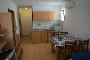 Apartments by the sea Lokva Rogoznica, Omiš - 6005