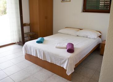 Apartments by the sea Lokva Rogoznica, Omiš - 6005