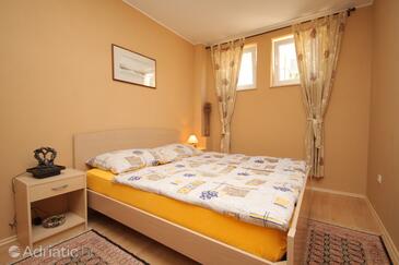 Family friendly seaside apartments Klimno (Krk) - 6017