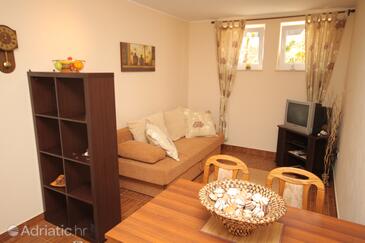 Family friendly seaside apartments Klimno (Krk) - 6017