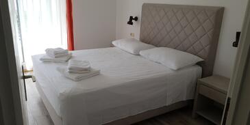 Family-friendly apartments with swimming pool Trogir - 6022