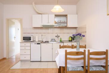 Apartamenty z basenem dla rodzin z dziećmi Trogir - 6022