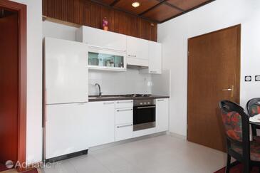 Apartments with parking space Split - 6029