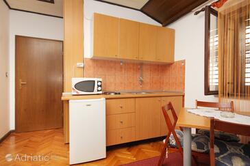 Apartments with parking space Split - 6032