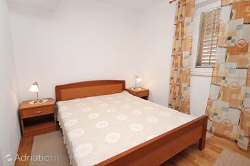 Apartments with parking space Supetar, Brač - 6037