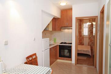 Apartments with parking space Supetar, Brač - 6037