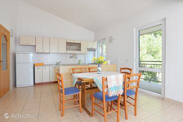 Apartments with parking space Brela, Makarska - 6043