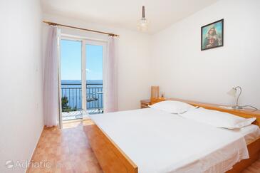 Apartments with parking space Brela, Makarska - 6043