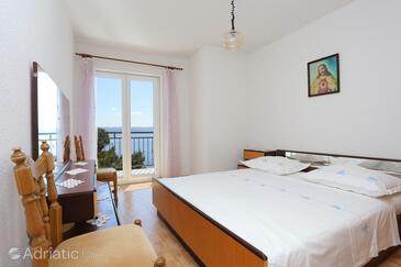 Apartments with parking space Brela, Makarska - 6043