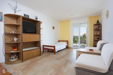 Apartments with parking space Brela, Makarska - 6043