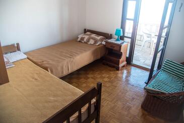 Апартаменти з паркуванням Постіра - Postira, Брач - Brač - 6049