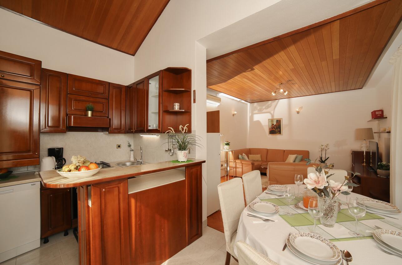 A-6053-a - Alloggi privati - Appartamenti accanto al mare Postire - Postira, Brazza - Brač