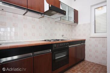 Apartmanok parkolóhellyel Nemira, Omis - 6070