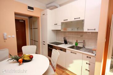 Leiligheter ved sjøen med basseng Podstrana, Split - 6074