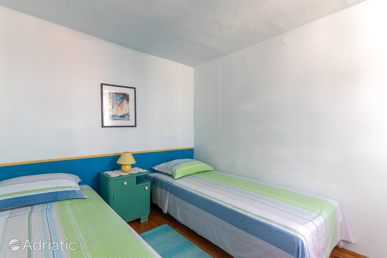 A-6075-a - Private accommodation - Apartments by the sea Supetar, Brač
